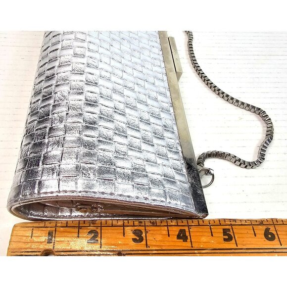 Vintage Y2K Silver Woven Metal Clutch Purse With Chain Strap & Snap Closure - Picture 9 of 9